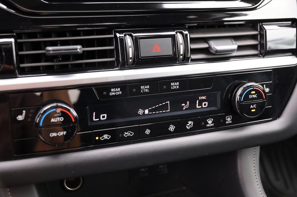 Nissan Pathfinder Vehicle Full-screen Gallery Image 20