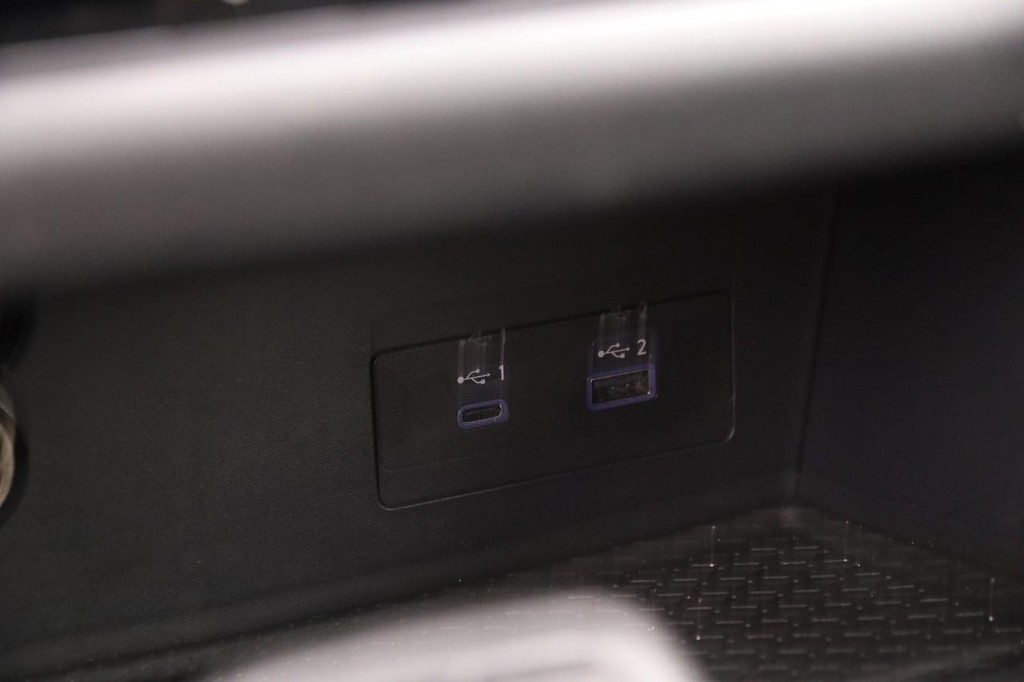 Nissan Pathfinder Vehicle Full-screen Gallery Image 21