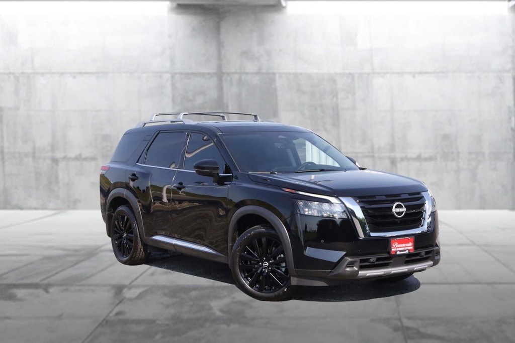 Nissan Pathfinder Vehicle Full-screen Gallery Image 2