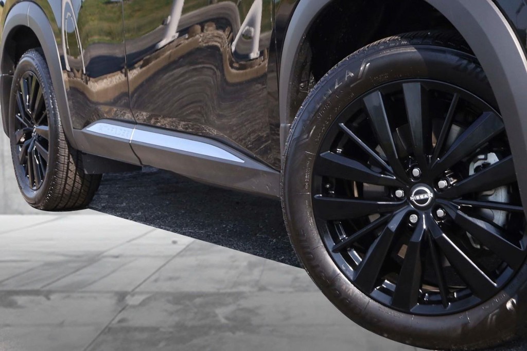 Nissan Pathfinder Vehicle Full-screen Gallery Image 3