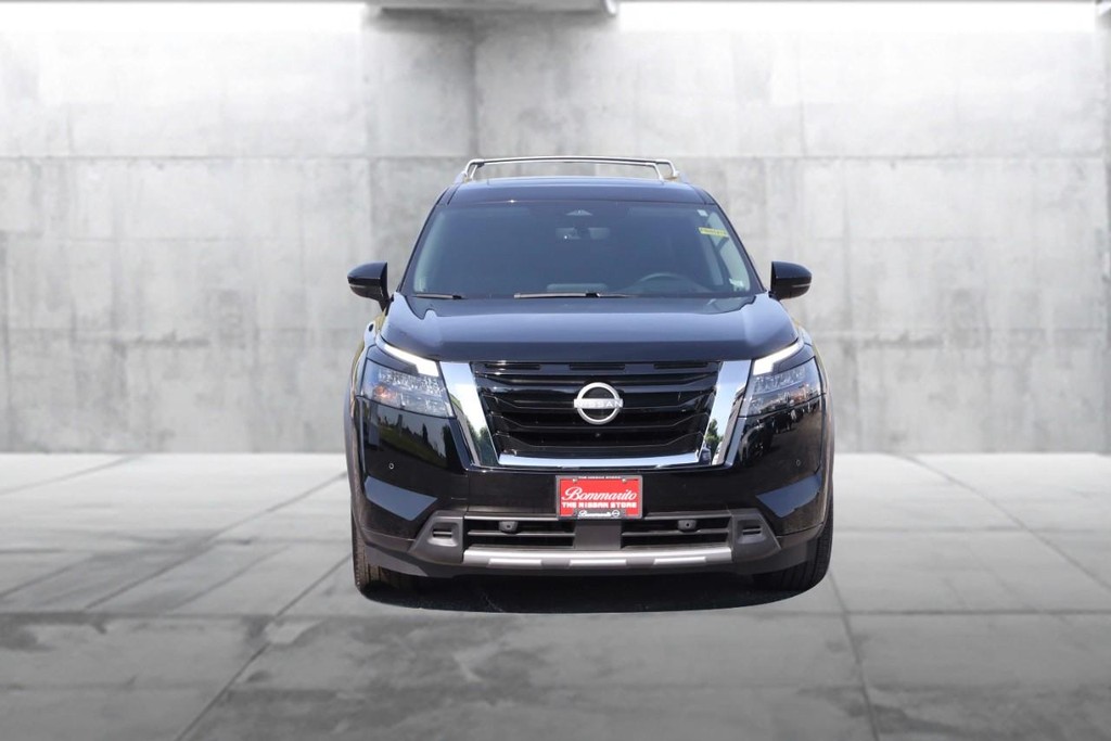 Nissan Pathfinder Vehicle Full-screen Gallery Image 4