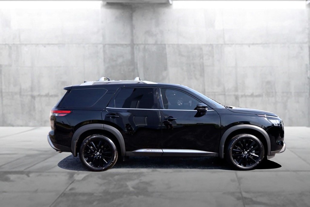 Nissan Pathfinder Vehicle Full-screen Gallery Image 5