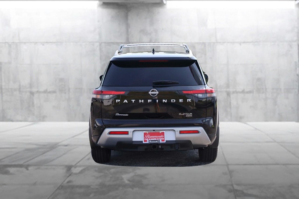Nissan Pathfinder Vehicle Full-screen Gallery Image 6
