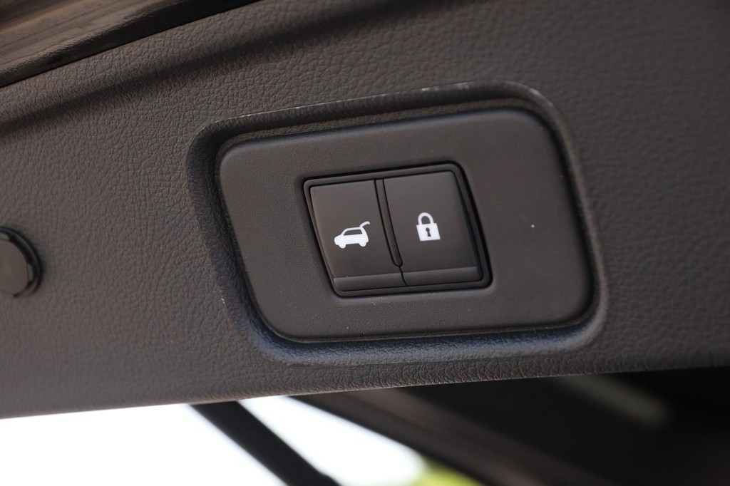 Nissan Pathfinder Vehicle Full-screen Gallery Image 8