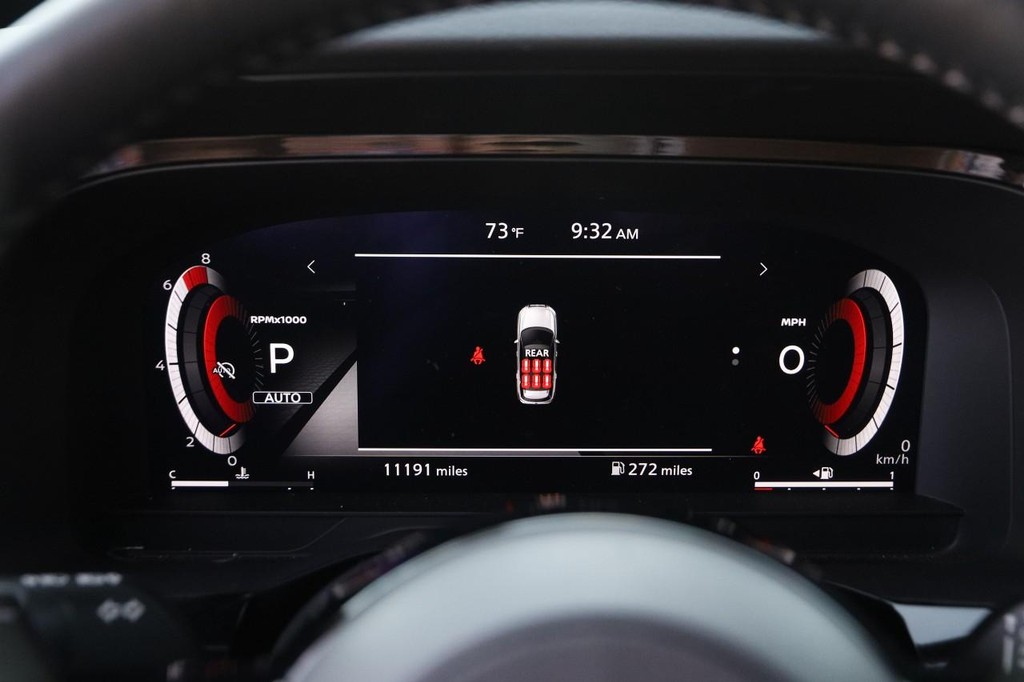 Nissan Pathfinder Vehicle Full-screen Gallery Image 16