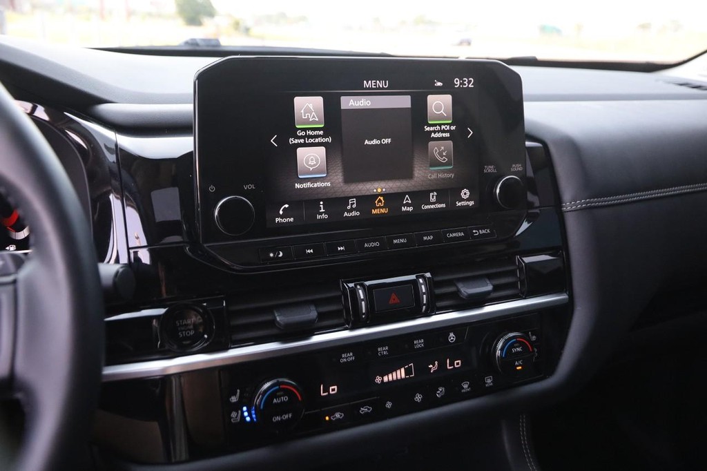 Nissan Pathfinder Vehicle Full-screen Gallery Image 18