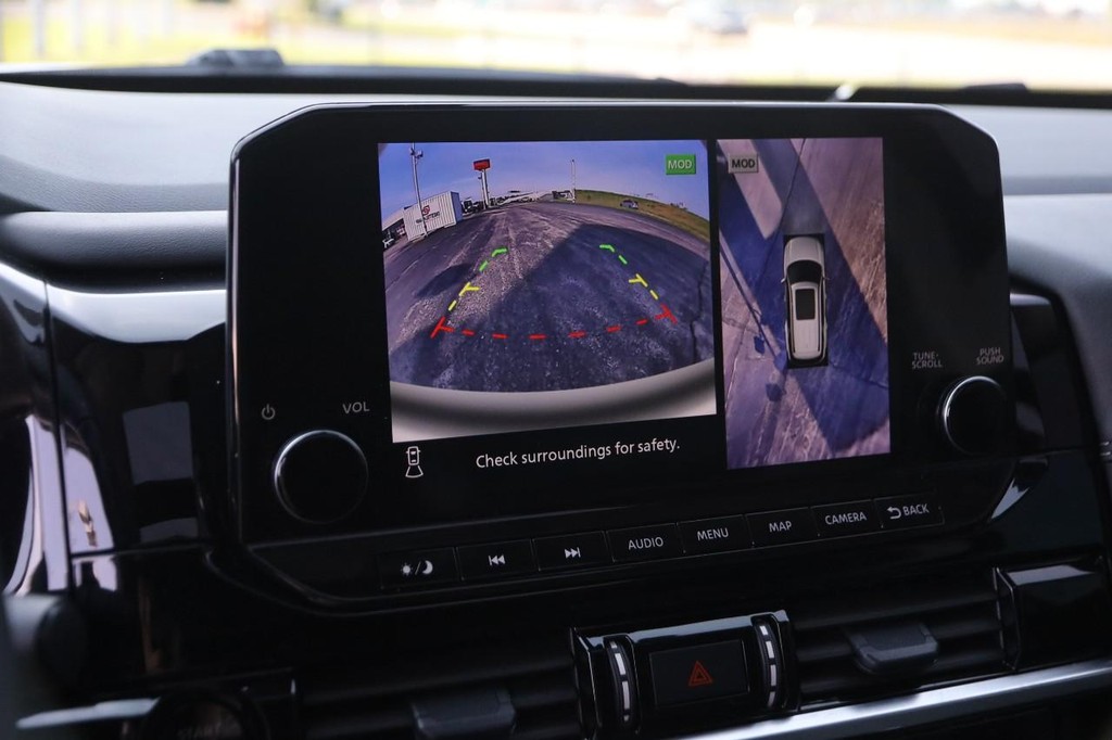 Nissan Pathfinder Vehicle Full-screen Gallery Image 20