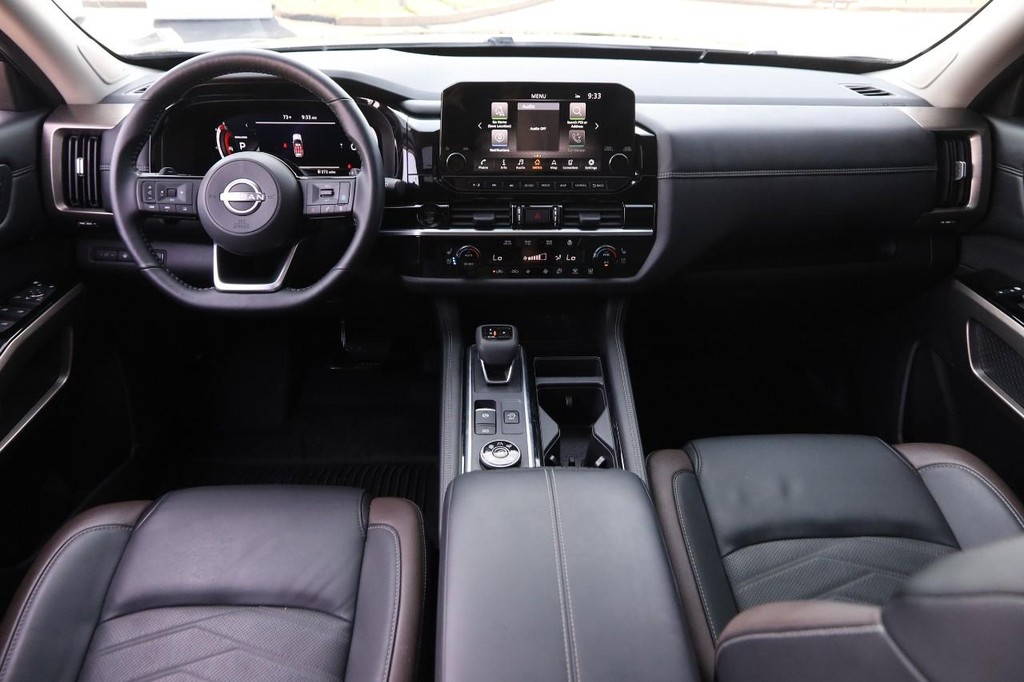 Nissan Pathfinder Vehicle Full-screen Gallery Image 24
