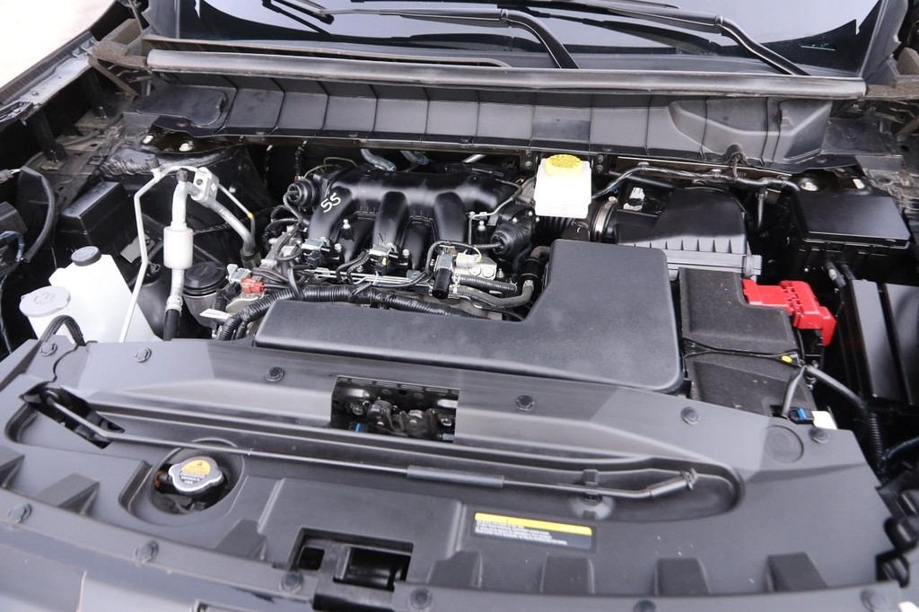 Nissan Pathfinder Vehicle Full-screen Gallery Image 30