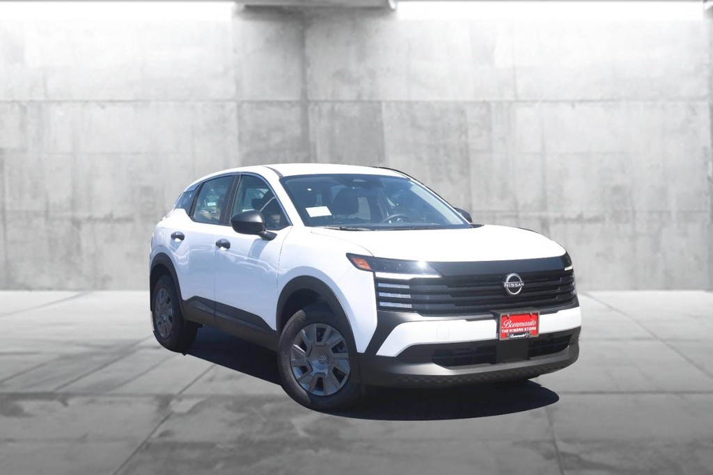 Nissan Kicks Vehicle Full-screen Gallery Image 2