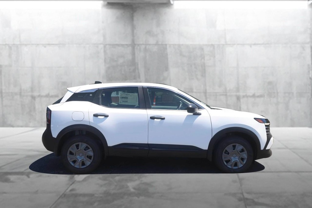 Nissan Kicks Vehicle Full-screen Gallery Image 5