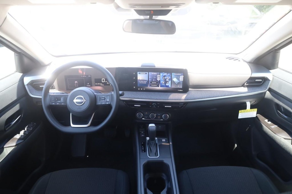 Nissan Kicks Vehicle Full-screen Gallery Image 7