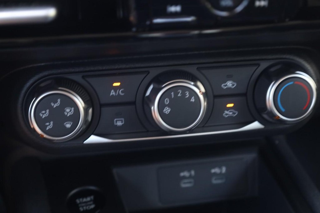 Nissan Kicks Vehicle Full-screen Gallery Image 15
