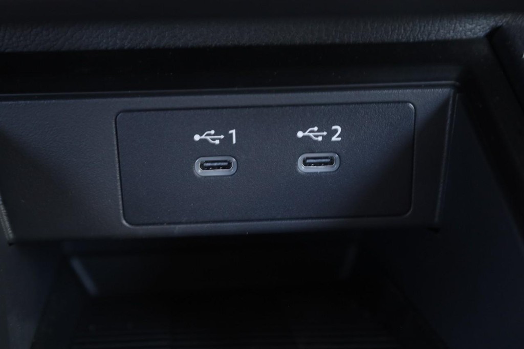 Nissan Kicks Vehicle Full-screen Gallery Image 16