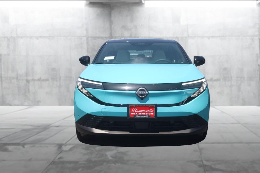 Nissan LEAF Vehicle Full-screen Gallery Image 4