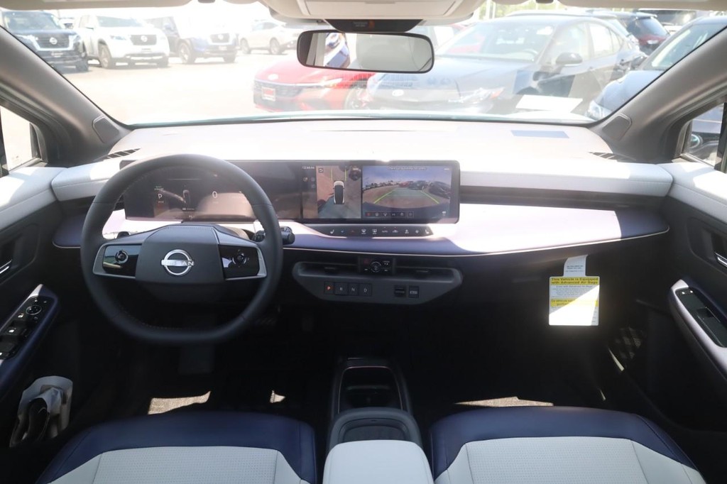 Nissan LEAF Vehicle Full-screen Gallery Image 7