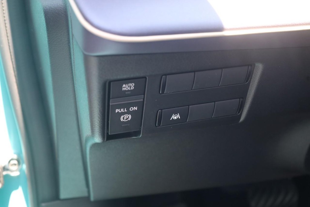 Nissan LEAF Vehicle Full-screen Gallery Image 12
