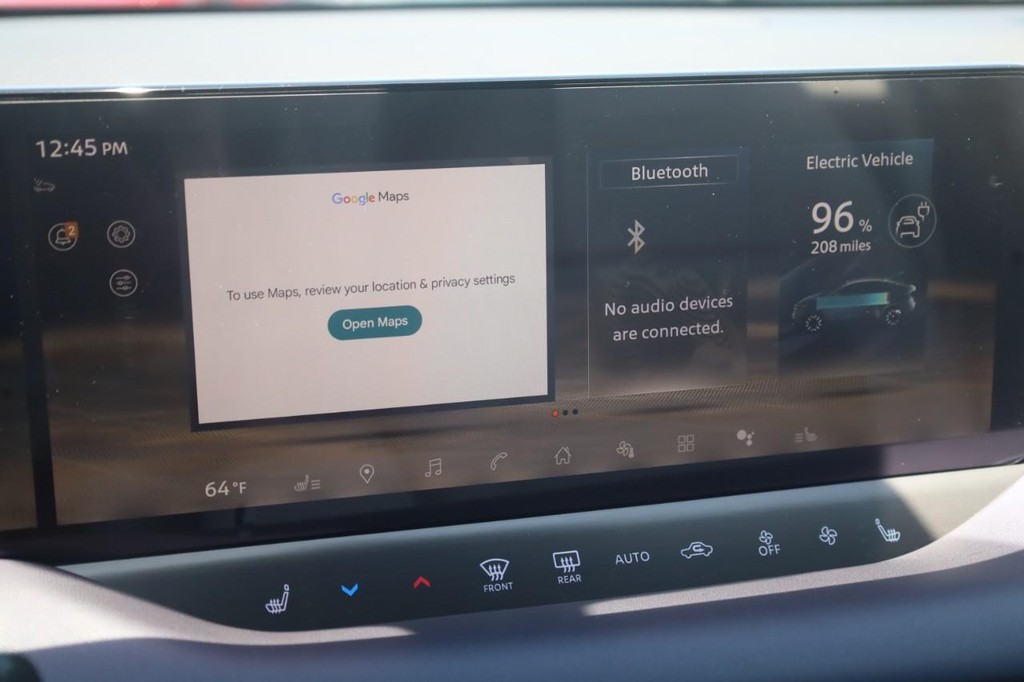 Nissan LEAF Vehicle Full-screen Gallery Image 14