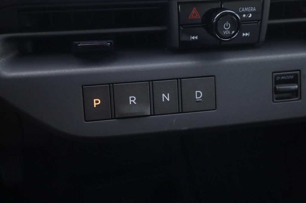 Nissan LEAF Vehicle Full-screen Gallery Image 17