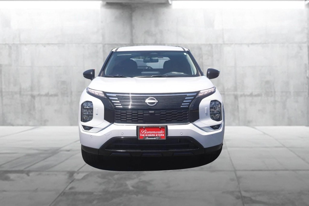 Nissan Rogue Plug-In Hybrid Vehicle Full-screen Gallery Image 4