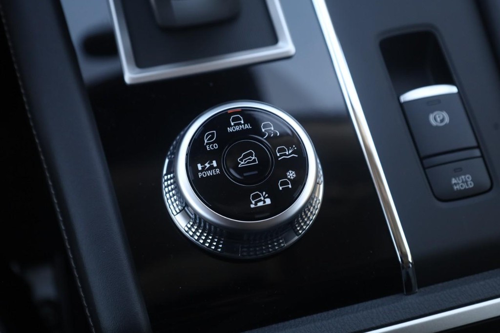 Nissan Rogue Plug-In Hybrid Vehicle Full-screen Gallery Image 18