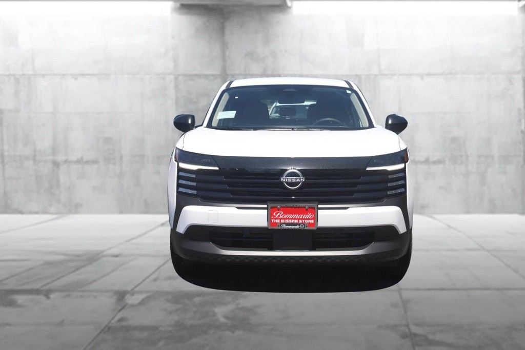 Nissan Kicks Vehicle Full-screen Gallery Image 4