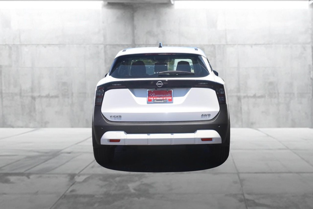 Nissan Kicks Vehicle Full-screen Gallery Image 6