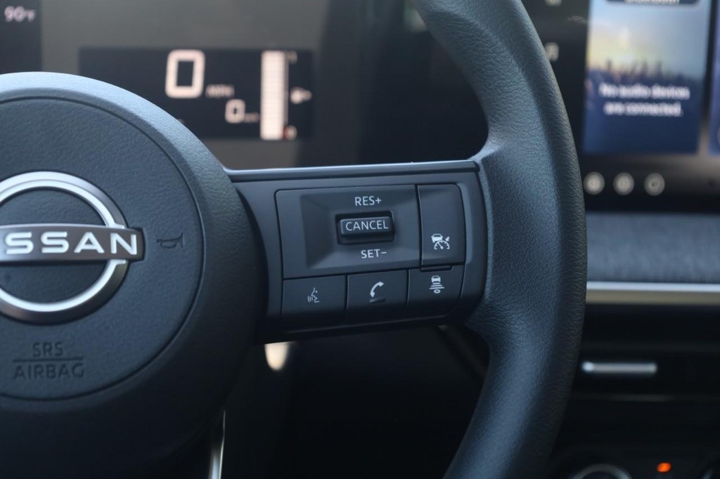 Nissan Kicks Vehicle Full-screen Gallery Image 9