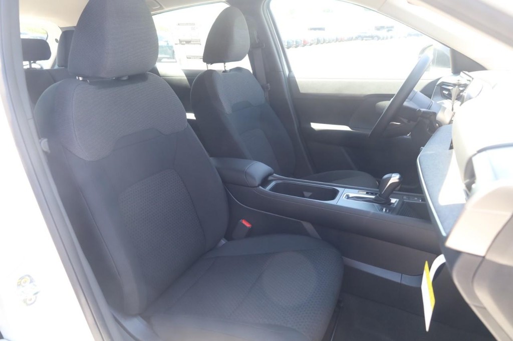 Nissan Kicks Vehicle Full-screen Gallery Image 19