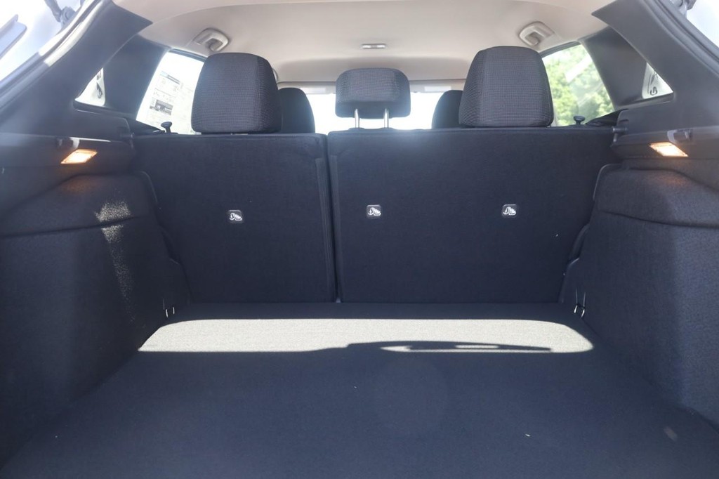 Nissan Kicks Vehicle Full-screen Gallery Image 21