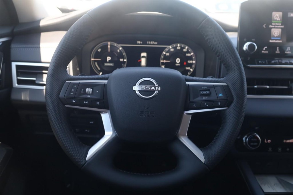 Nissan Rogue Plug-In Hybrid Vehicle Full-screen Gallery Image 8