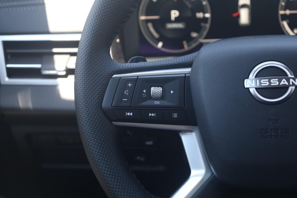 Nissan Rogue Plug-In Hybrid Vehicle Full-screen Gallery Image 10