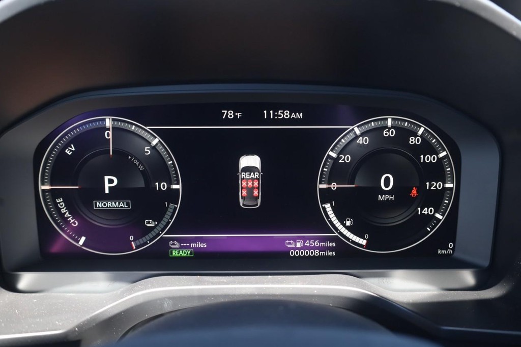 Nissan Rogue Plug-In Hybrid Vehicle Full-screen Gallery Image 13