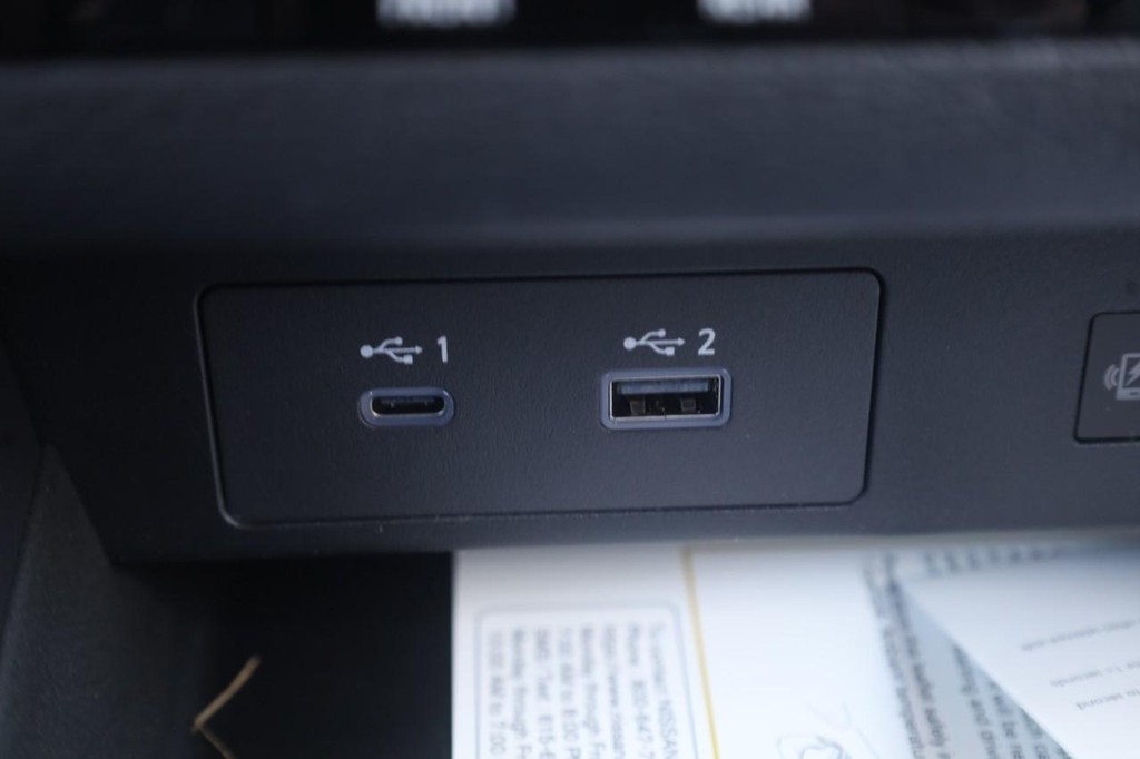 Nissan Rogue Plug-In Hybrid Vehicle Full-screen Gallery Image 17