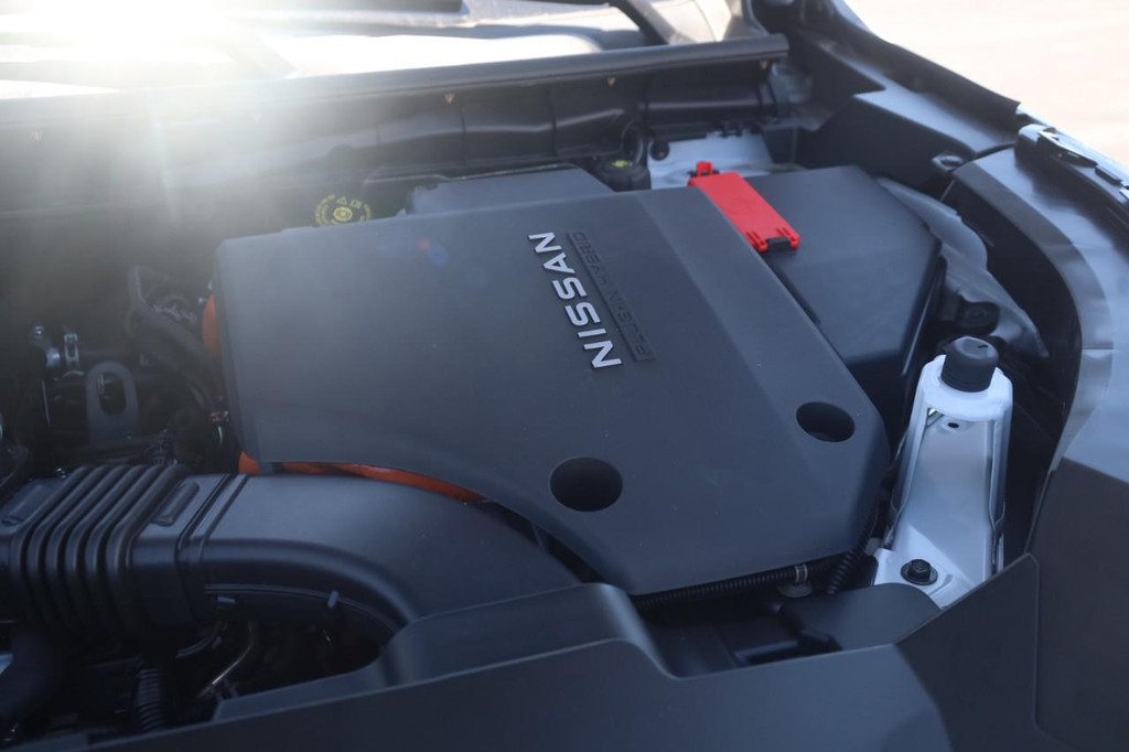 Nissan Rogue Plug-In Hybrid Vehicle Full-screen Gallery Image 25