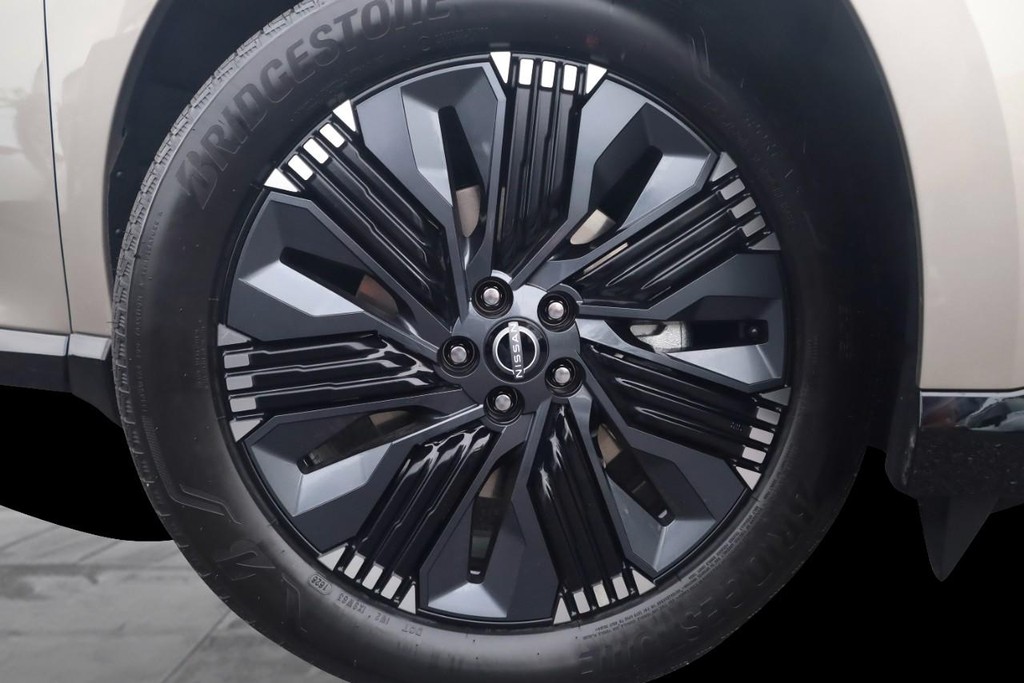 Nissan Murano Vehicle Full-screen Gallery Image 3