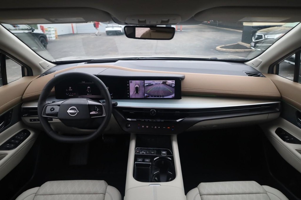 Nissan Murano Vehicle Full-screen Gallery Image 7
