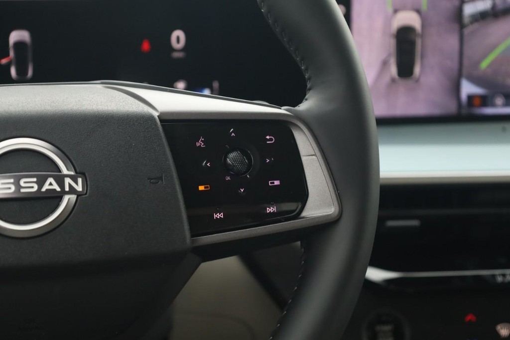 Nissan Murano Vehicle Full-screen Gallery Image 9