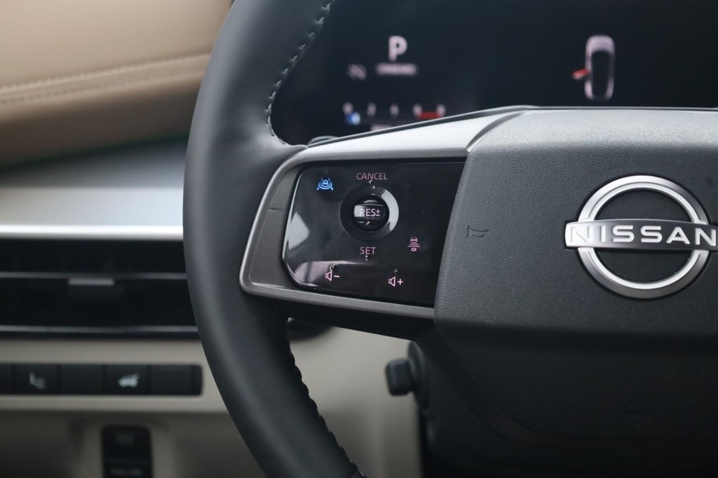 Nissan Murano Vehicle Full-screen Gallery Image 10