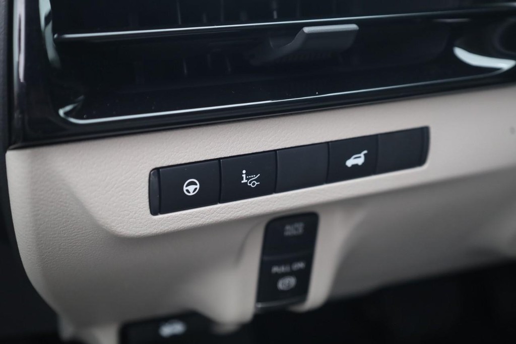 Nissan Murano Vehicle Full-screen Gallery Image 13