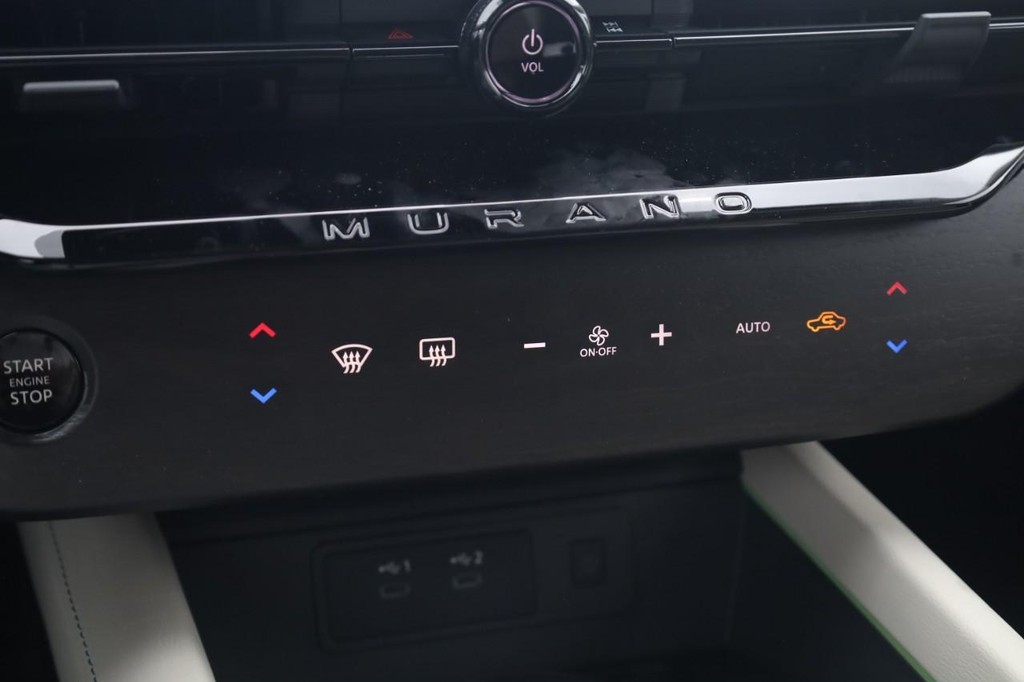 Nissan Murano Vehicle Full-screen Gallery Image 17