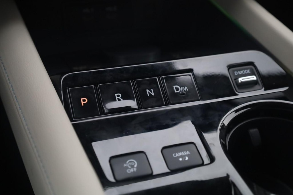Nissan Murano Vehicle Full-screen Gallery Image 19