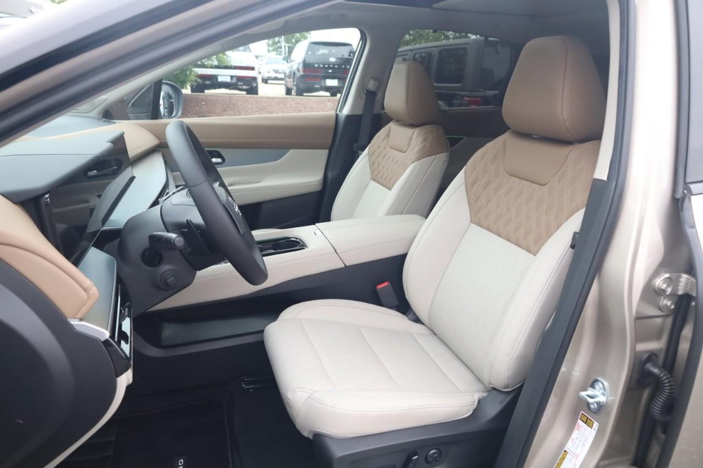 Nissan Murano Vehicle Full-screen Gallery Image 20