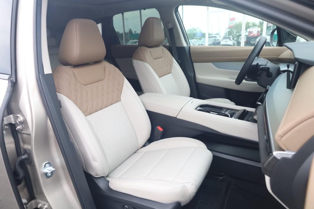 Nissan Murano Vehicle Full-screen Gallery Image 21