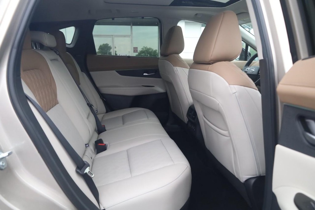 Nissan Murano Vehicle Full-screen Gallery Image 22