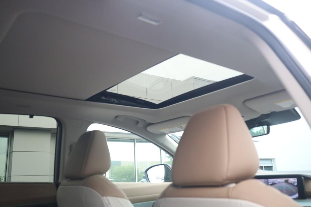 Nissan Murano Vehicle Full-screen Gallery Image 23