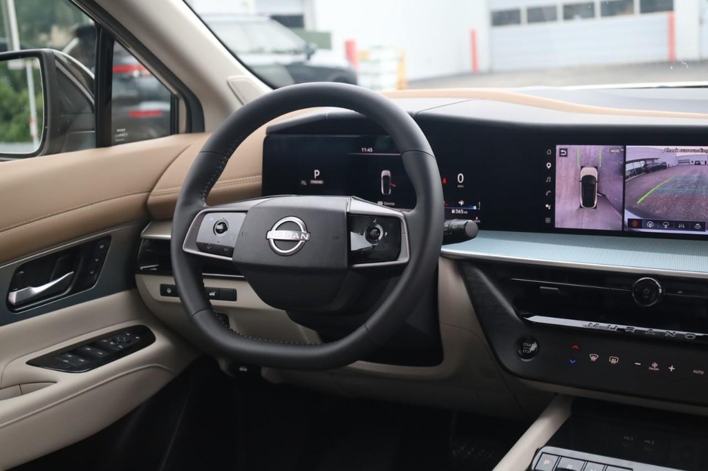 Nissan Murano Vehicle Full-screen Gallery Image 25