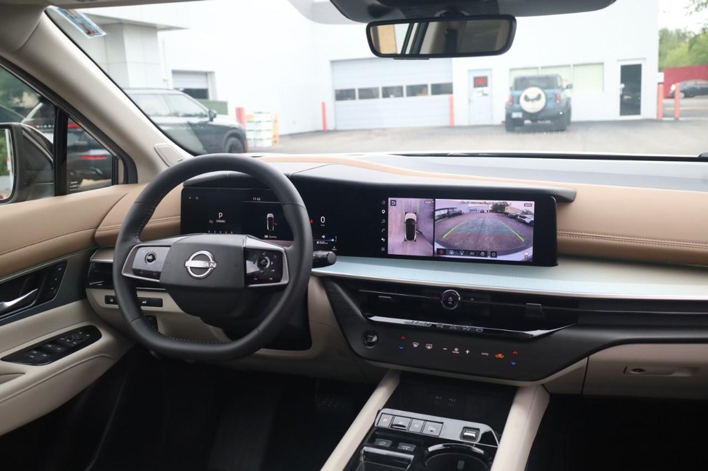 Nissan Murano Vehicle Full-screen Gallery Image 26