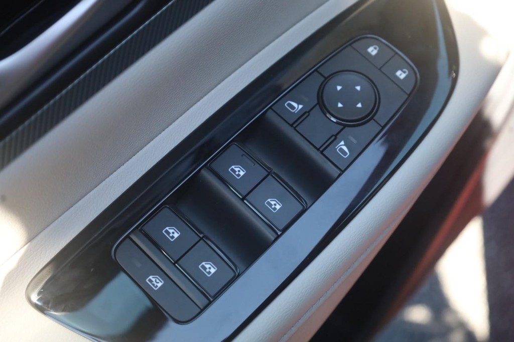 Nissan Murano Vehicle Image 11