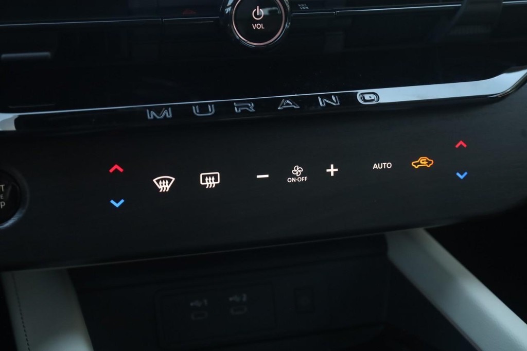 Nissan Murano Vehicle Image 17
